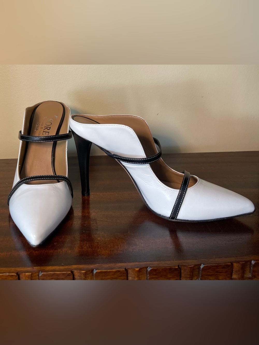 Sore by Roma White & Black Italian Leather Pointed Toe Pumps EU 39